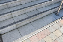 Укладка гранитных ступеней