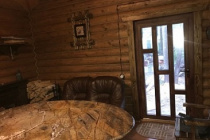 Коричневый