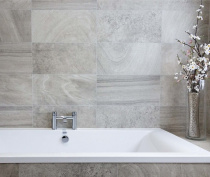 Серый мраморный пол для ванной